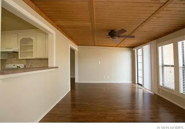 3 bed, 2157 sqft, $1,900 — Photo 4