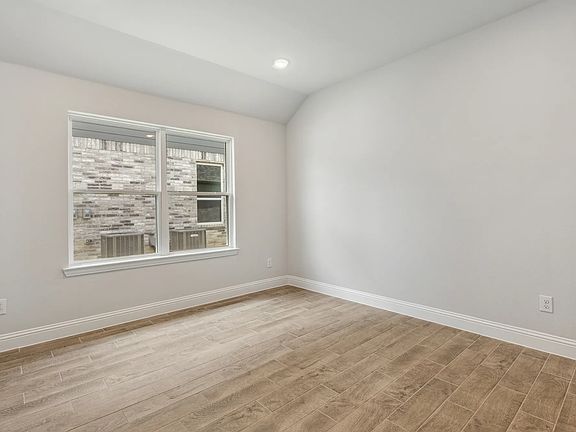 4th image of 708 Lido Ln