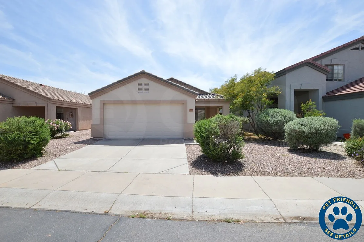 3 bed, 2.0 bath, 1370 sqft, $1,899 — Photo 1