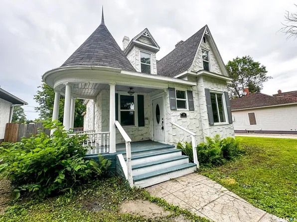 50 Assiniboia AVENUE, Yorkton, SK S3N 1N6