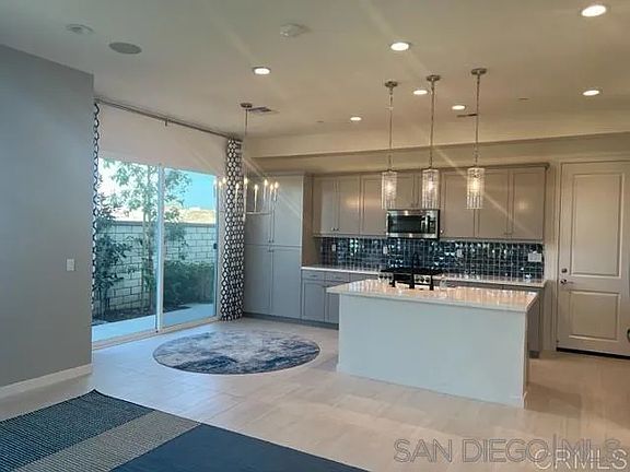 4th image of 494 Clubhouse Dr