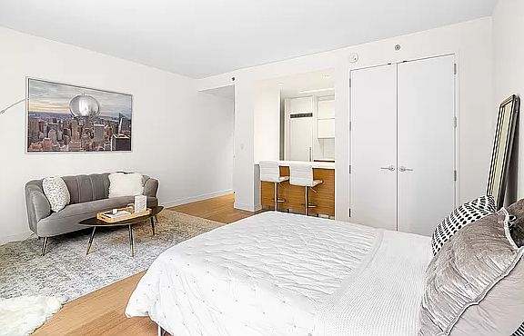 4th image of 303 E 33rd St APT 4J