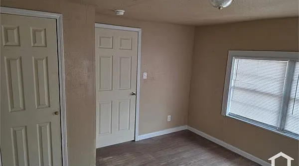 1206 Rich Ave — Photo 2