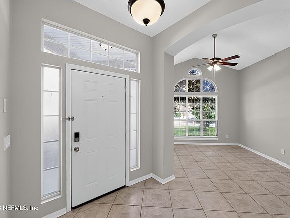 5th image of 105 CALLEY Court