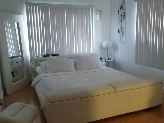 3rd image of 344 Meridian Ave APT 3A