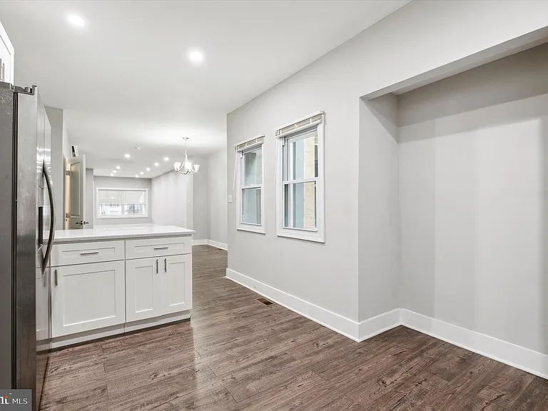 3304 W Allegheny Ave — Photo 2