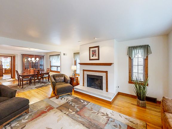 3rd image of 2419 N 76th Ct