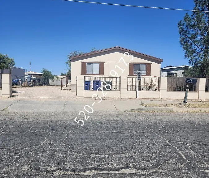 5918 S Del Moral Blvd — Photo 1
