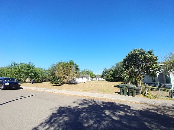 4th image of 404 W Cypress Ave