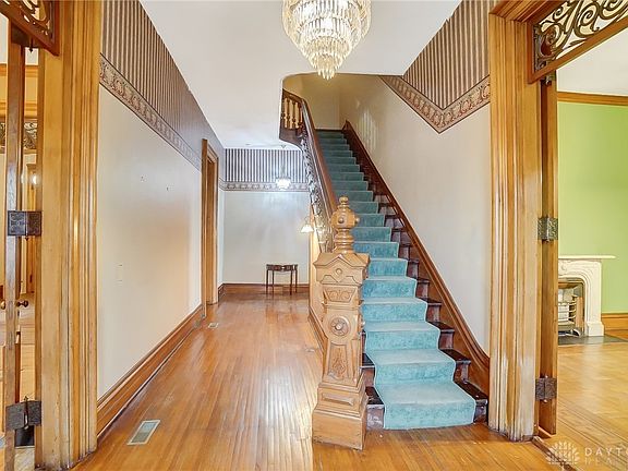 5th image of 104 N Market St