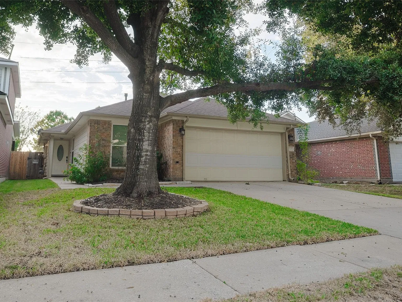 3 bed, 2.0 bath, 1195 sqft, $1,725 — Photo 2