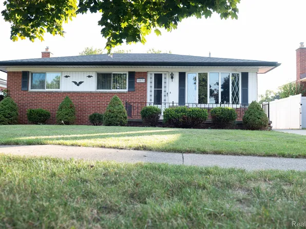 30034 Lisch St, Gibraltar, MI 48173