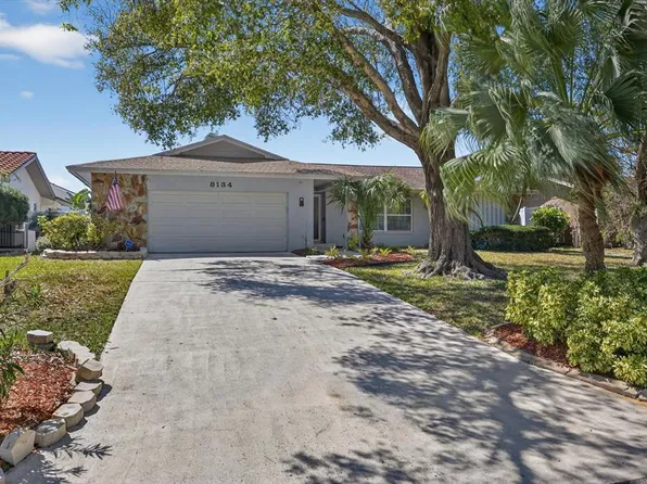 8134 Bayshore Dr, Seminole, FL 33776