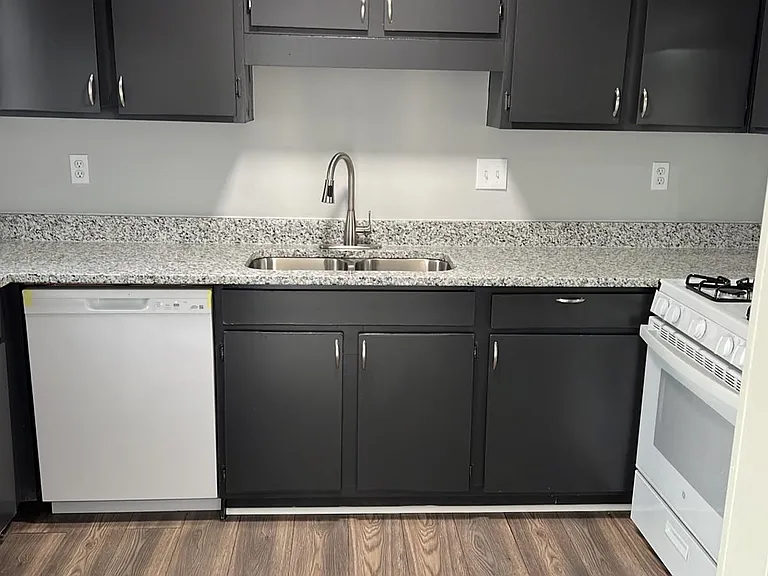 2051 Lenoa Ln — Photo 16