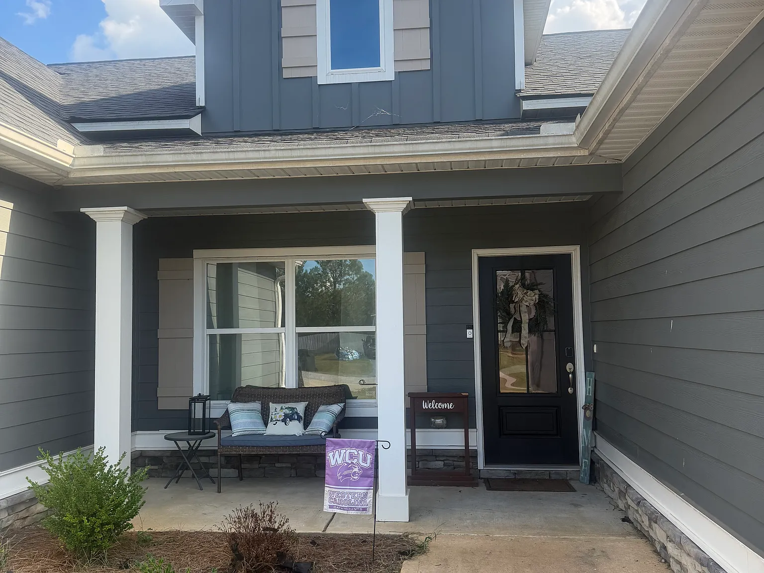 4 bed, 2500 sqft, $2,300 — Photo 2