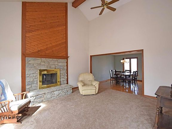 3rd image of 6 Pine Grove Dr