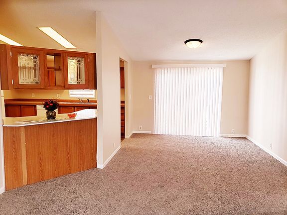 3rd image of 831 Wintergreen Dr #121