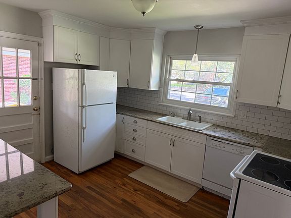 5th image of 349 Oxford Dr