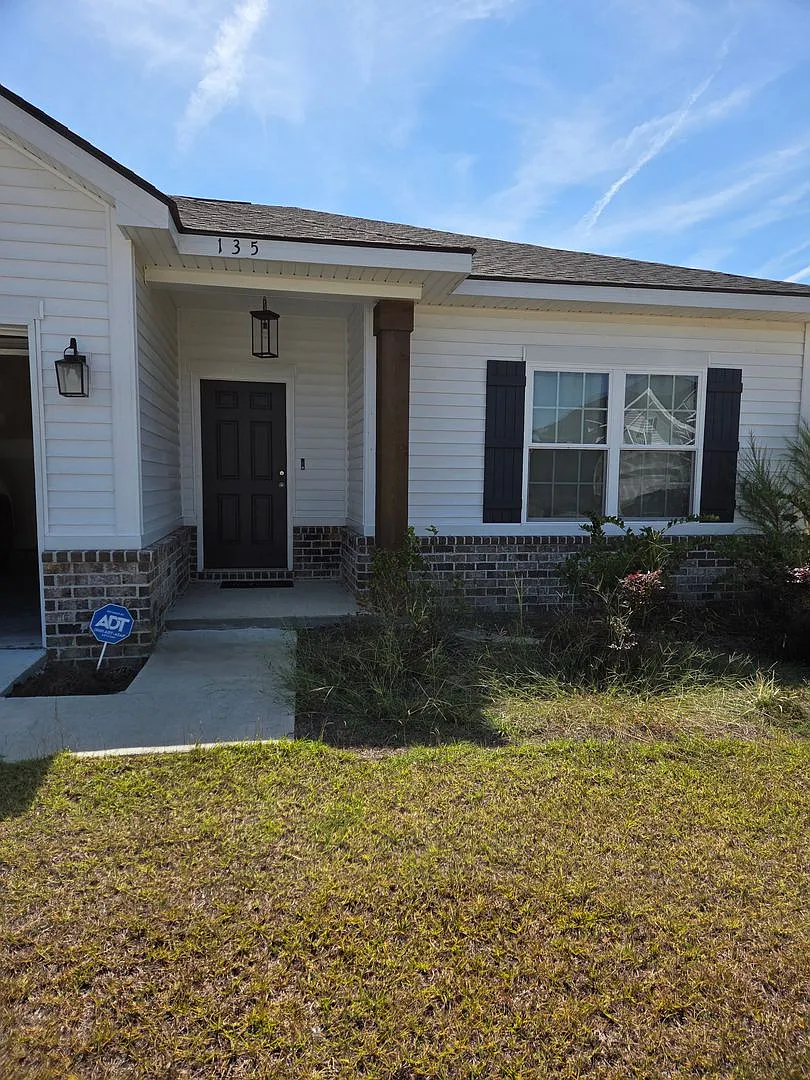 Step inside to find a Welcome home to this beautiful semi-new 3-bedroom, 2-bathroom property in L... — Photo 3