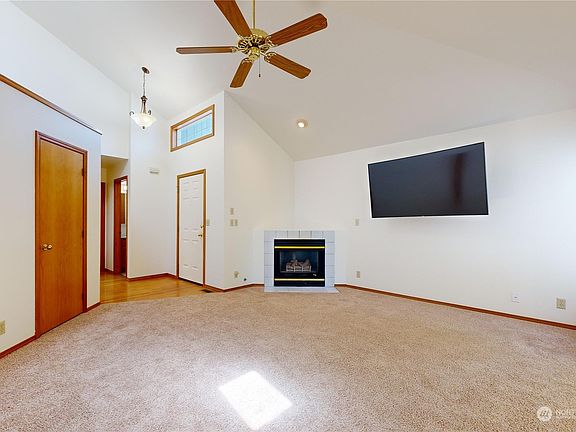 4th image of 662 Village Way