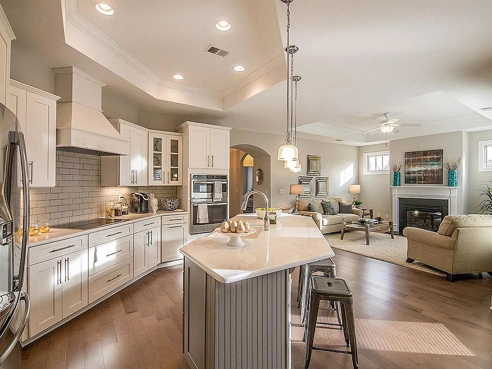 1st image of 11 Heron Glen Way #1