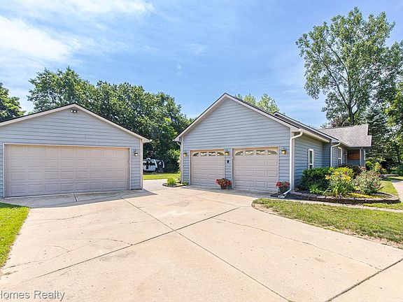 3rd image of 4710 Desert Bridge Ct