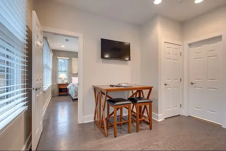 2208 White Ave — Photo 8