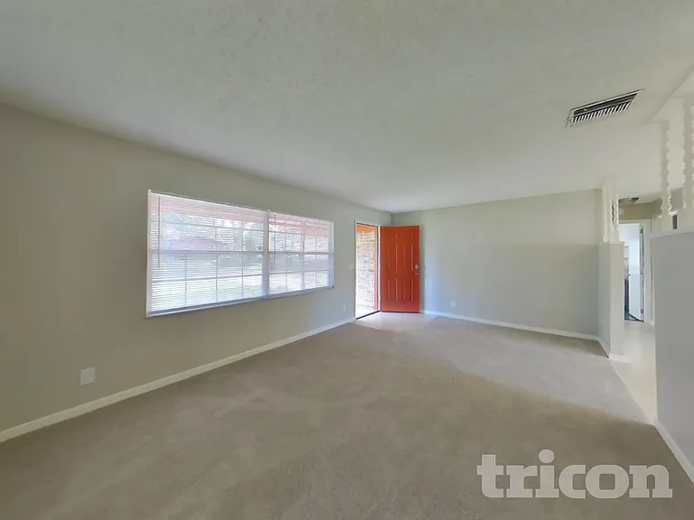 1484 Bloomingdale Rd — Photo 2
