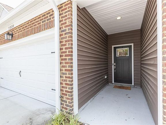 3rd image of 2508 Fieldsway Dr