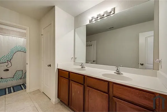 5 bed, 2724 sqft, $3,000 — Photo 1