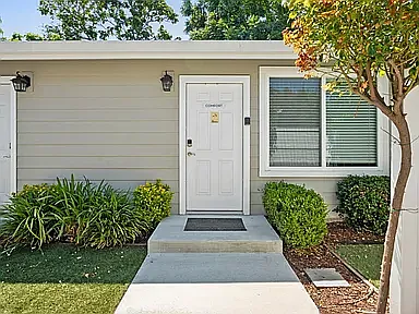 Studio, 300 sqft, $2,050 — Photo 3
