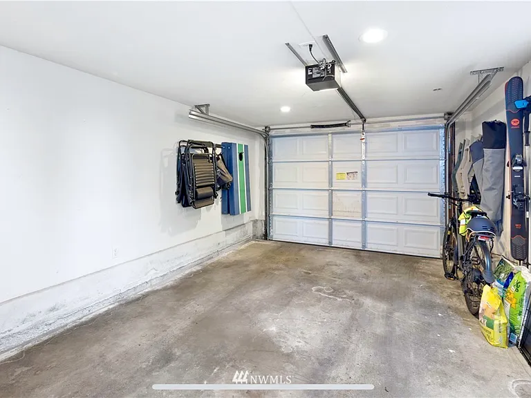 5018 35th Ave NE — Photo 17