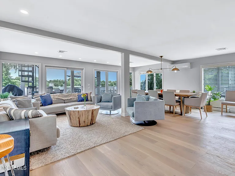 637 Beacon Blvd — Photo 7