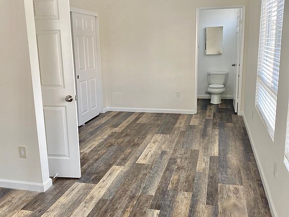 3rd image of 1127 Glenville Dr #4