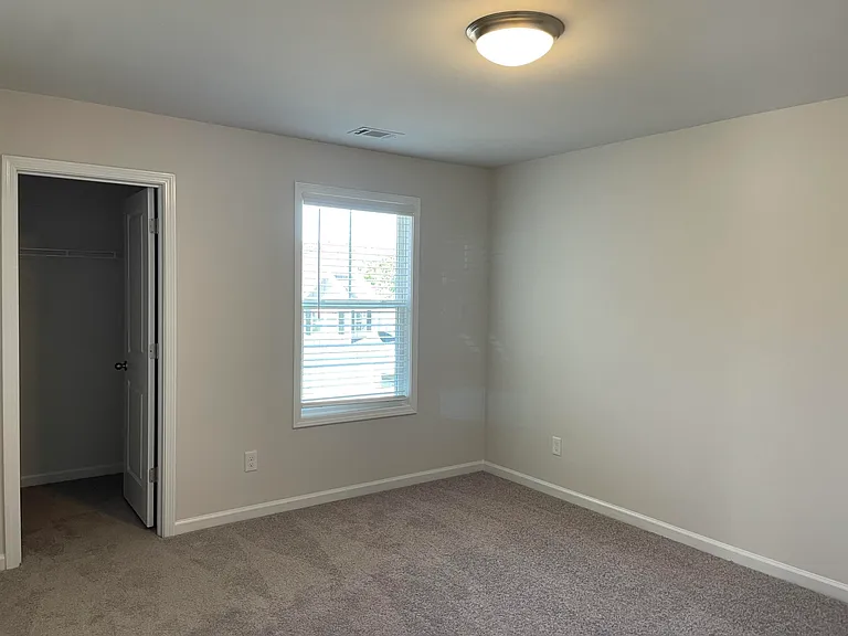 715 Courtland Dr — Photo 11