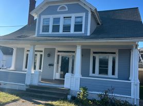 66 Riverside St, Lowell, MA