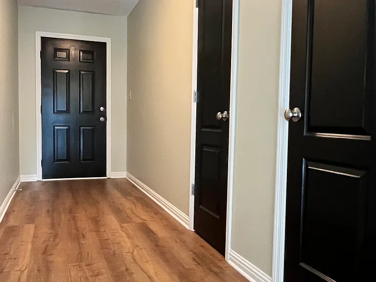 115 Sleepy Hollow Ln — Photo 2