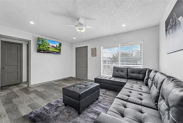6810 Lockheed Ave — Photo 5