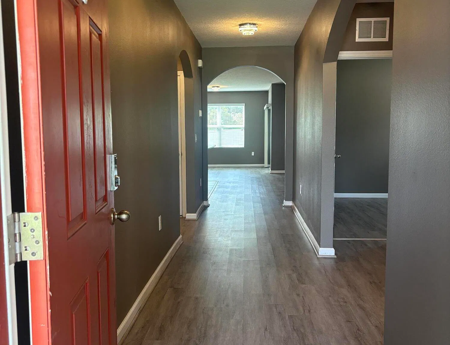 3 bed, 2.0 bath, 1676 sqft, $2,000 — Photo 3