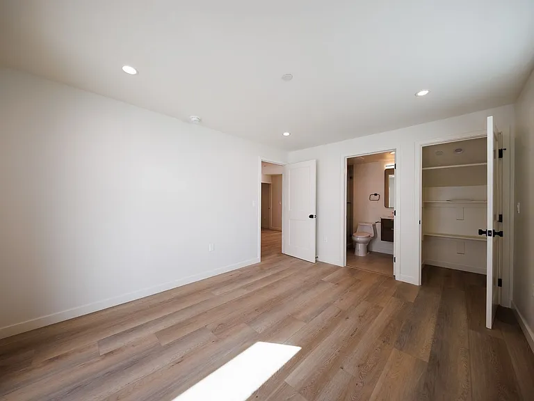5933 Comey — Photo 32