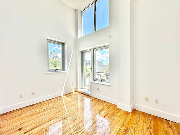 5th image of 172 Meserole St APT 4A