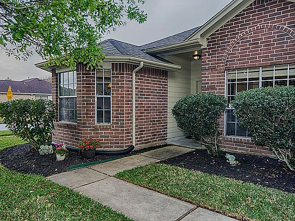 3rd image of 1738 Kemah Oaks Dr