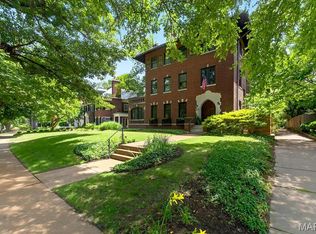 6252 Westminster Pl, Saint Louis, MO 63130