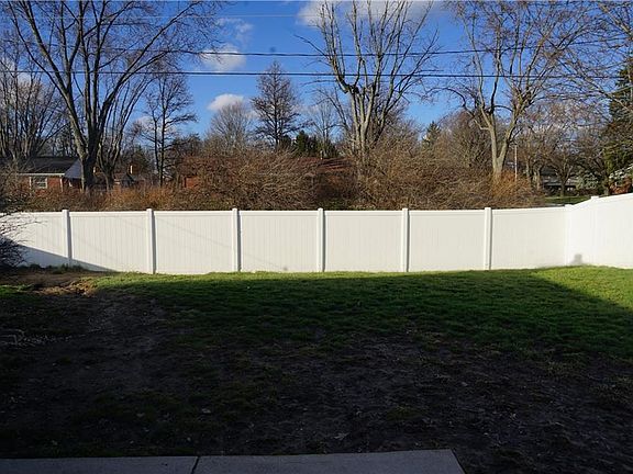 5th image of 245 Weller Ave