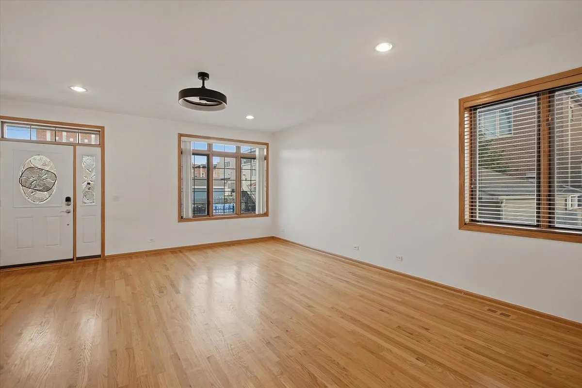 5 bed, 3.5 bath, 3000 sqft, $4,500 — Photo 4