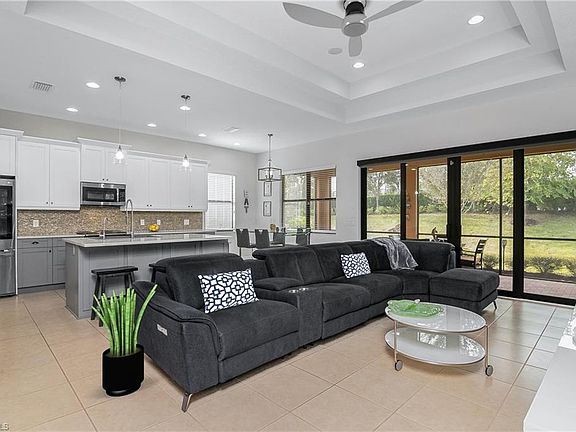 3rd image of 9065 Isla Bella Cir