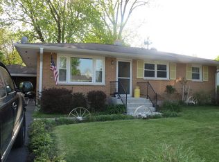 17 Livingston Ave, Carpentersville, IL 60110