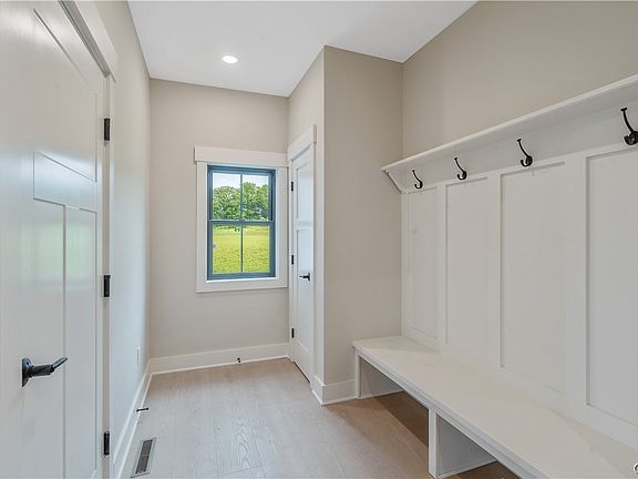 5th image of 1951 N Ridge Dr