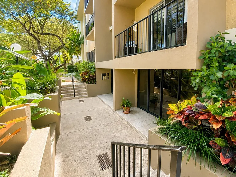 110 Salamanca Ave #PENTHOUSE — Photo 23