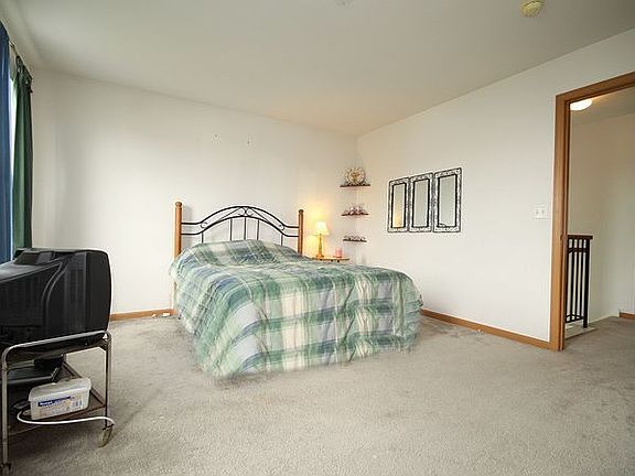 4th image of 2215 Margaret Ct